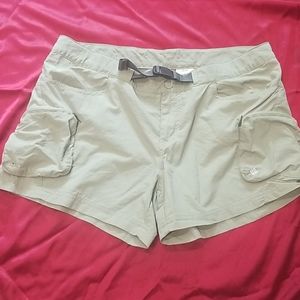 Women's Columbia river cargo shorts size Medium